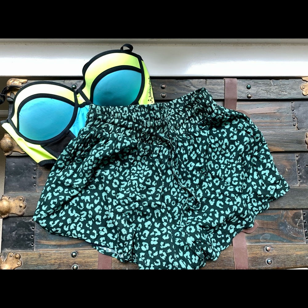 NWT Charlie Holiday Bunulu Feline Beach Shorts